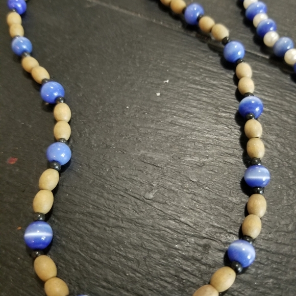 3 necklaces- free with bundle - Picture 5 of 6